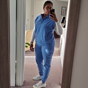 Figs 2 piece scrub set